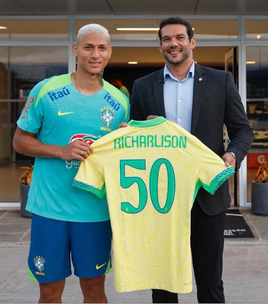 世俱杯官网-50场20球，里沙利松晒纪念球衣：还有更多故事等待着被书写