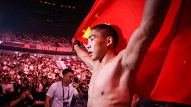 世俱杯官网-UFC格斗之夜上海靠啥晋级“D”赛事，成功前提是十六年磨一剑培育市场！|综合格斗|MMA|米兰冬奥会|石铭|训练_新浪体育_新浪新闻