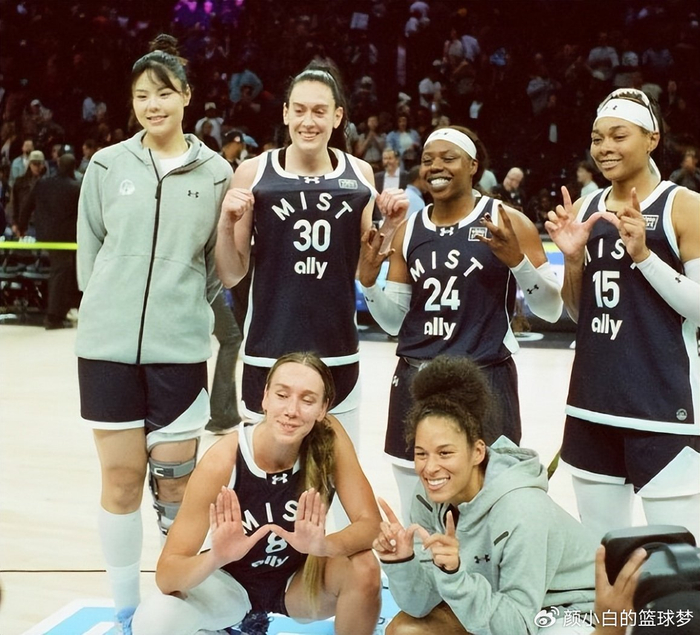 世俱杯官方-李月汝躺冠开香槟！宫鲁鸣直言四大中锋汇聚 女篮最终12人名单又变？|刘禹彤|总冠军|世预赛|韩旭|无敌联赛_新浪体育_新浪新闻